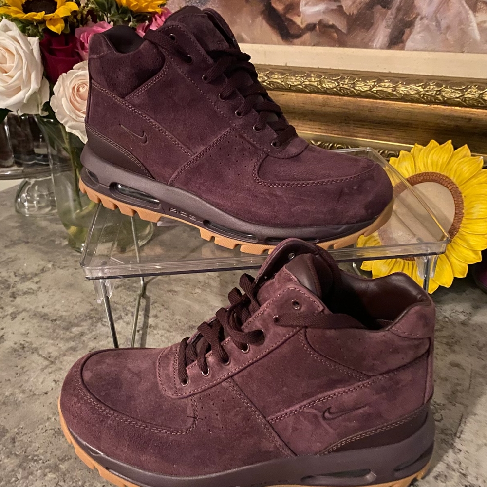 Nike Men's Dark Purple Suede Sneakers